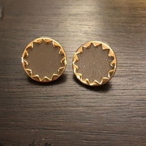 Like new. House of Harlow Sunburst earrings